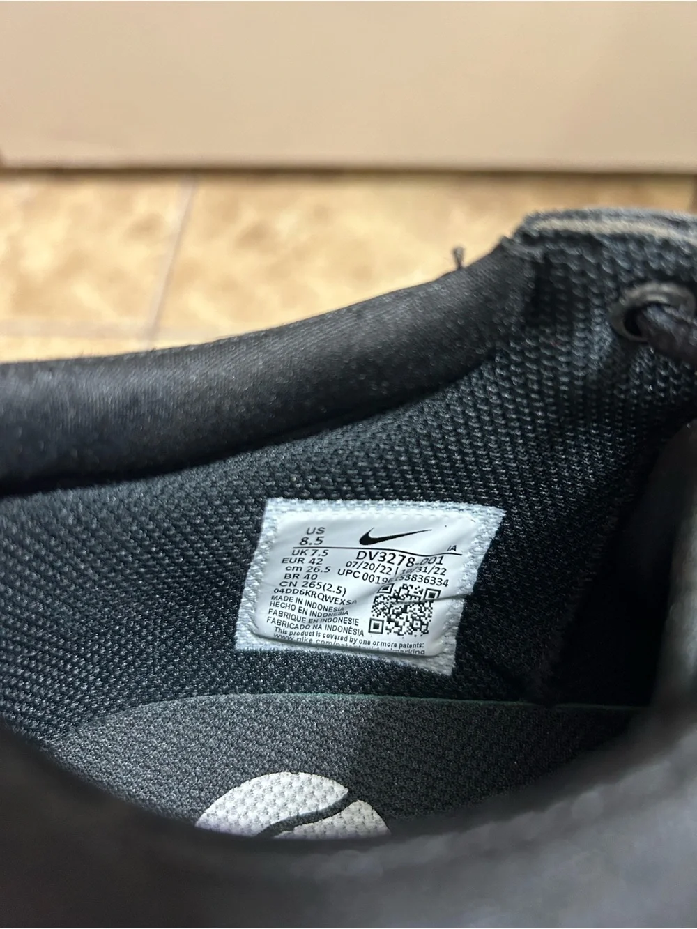 Nike Men’s Black Low-Top Knit Sneakers